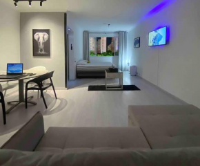 Studio nas Pitangueiras, 1 quadra PRAIA e Shopping